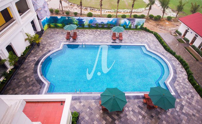 Bể bơi Hidden Charm Resort