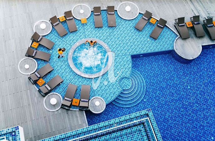 Gạch lát sàn hồ bơi