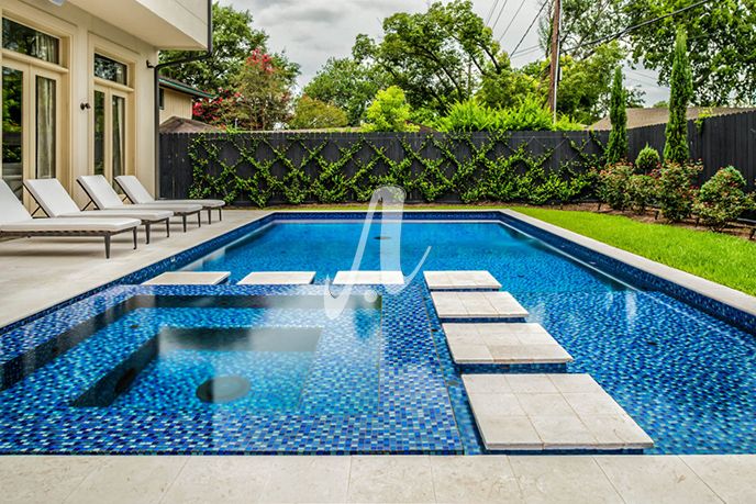 Gạch men lát lối đi hồ bơi