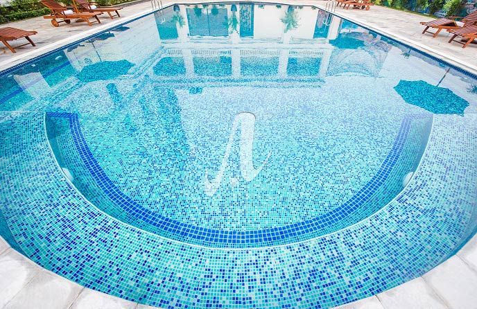 Gạch mosaic lát nền bể bơi