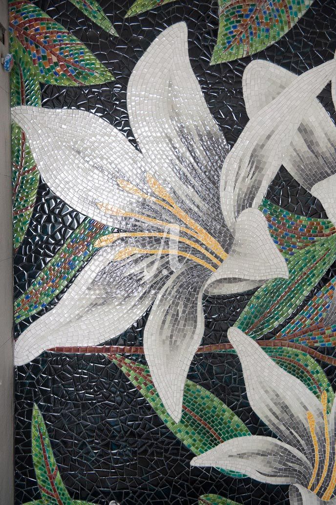 Tranh mosaic gốm loa kèn trắng Tranh mosaic gốm loa kèn trắng