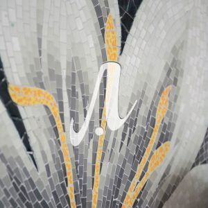 Tranh mosaic hoa loa kèn trắng