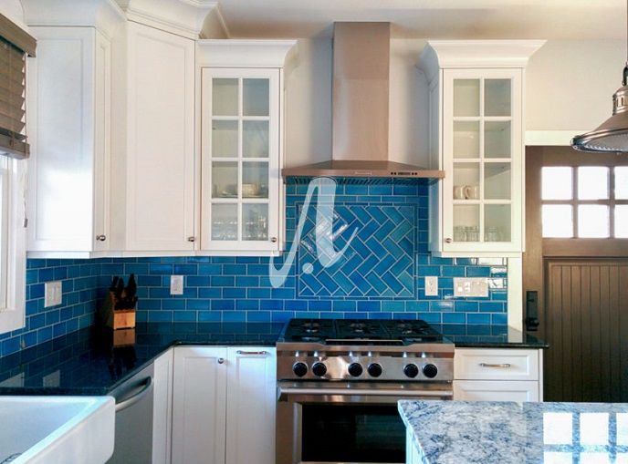 Gạch mosaic hình chữ nhật xanh lam trang trí bếp