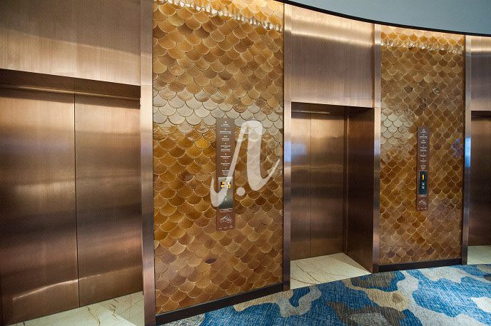 Gạch mosaic ốp mặt tiền thang máy