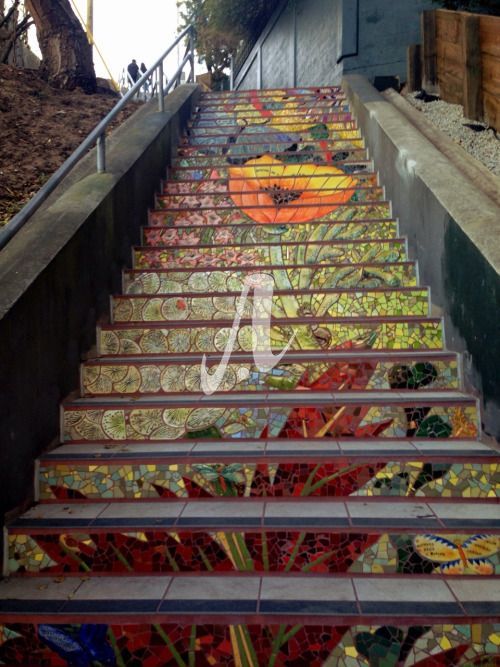 Tranh hoa mosaic ốp cầu thang
