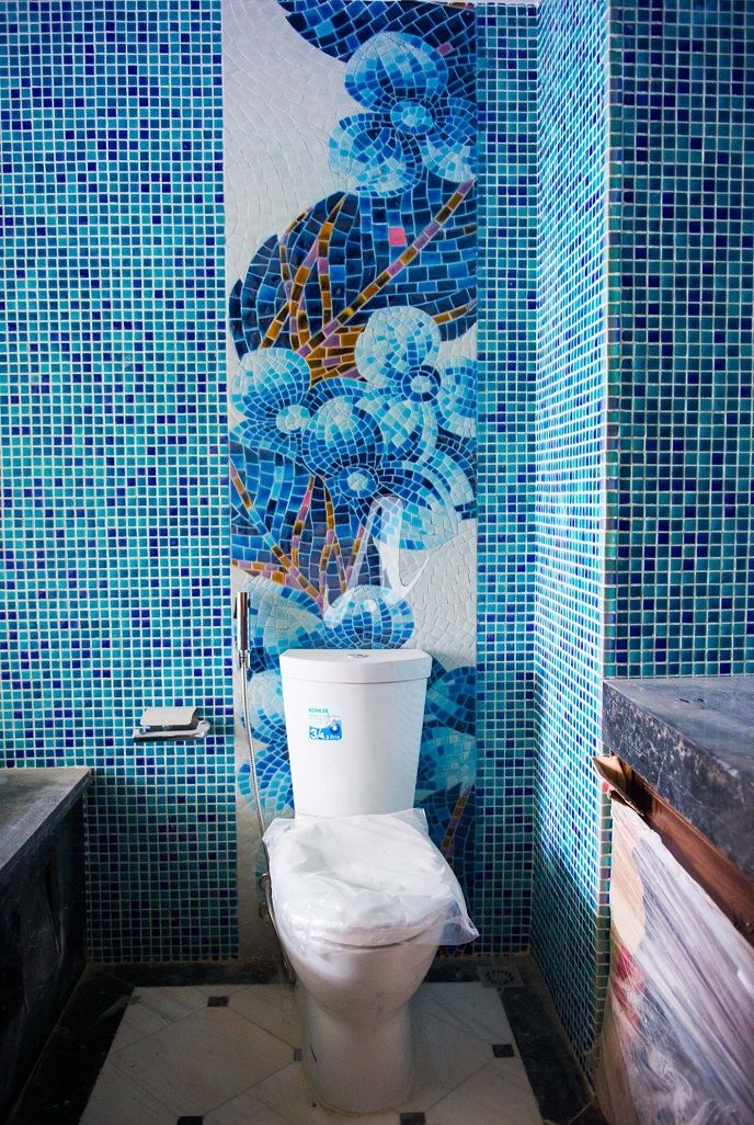 Tranh mosaic trang trí phòng vệ sinh