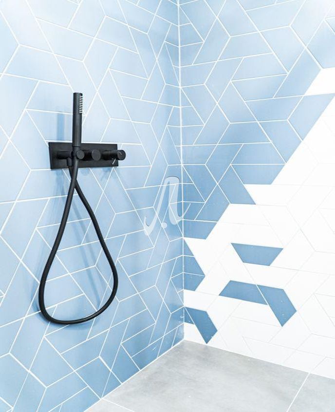 Sắc xanh da trời nhạt kết hợp với sắc trắng tạo vẻ nhẹ nhàng, tươi sáng và thư giãn