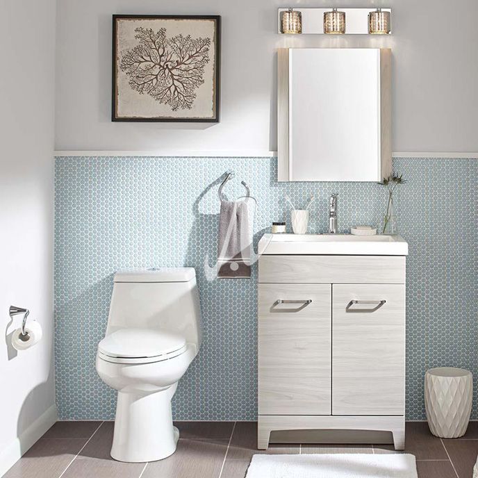 Nhà vệ sinh trông sáng sủa hơn với gạch tông xanh dương nhạt