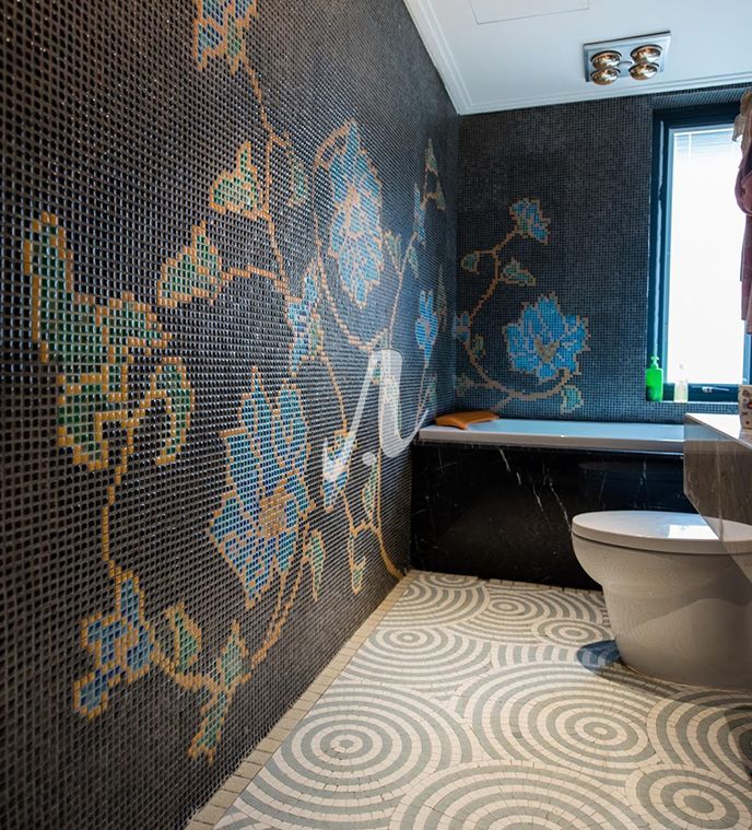 Tạo hình cho nhà tắm với các tông gạch mosaic màu sắc khác nhau