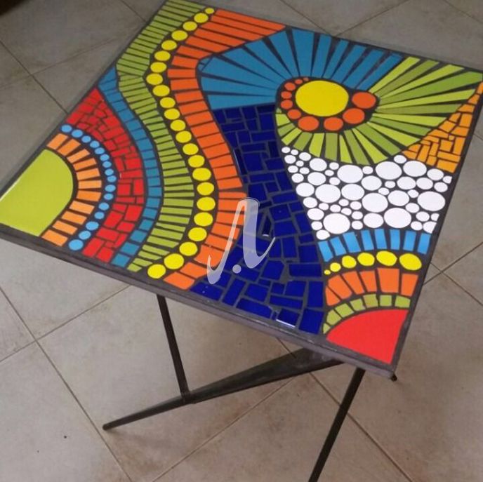 Cách phối màu và lựa chọn gạch mosaic linh hoạt tạo cho măt bàn một bức tranh thật sự độc đáo