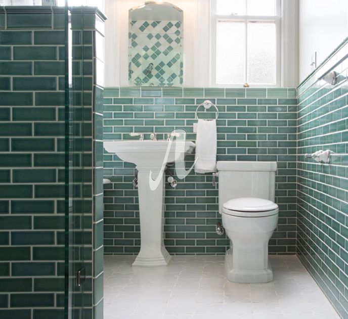 Sử dụng gạch mosaic không chỉ tăng tính thảm mỹ cho phòng tắm mà còn khiến việc vệ sinh trở nên dễ dàng hơn
