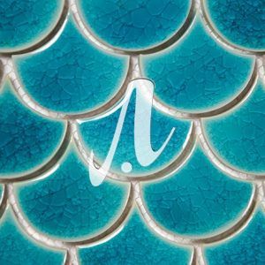 Gạch vảy cá xanh dương nhạt 6x7 cận cảnh