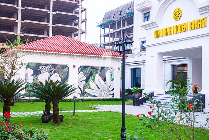 Tranh gạch ngoài trời ốp tường