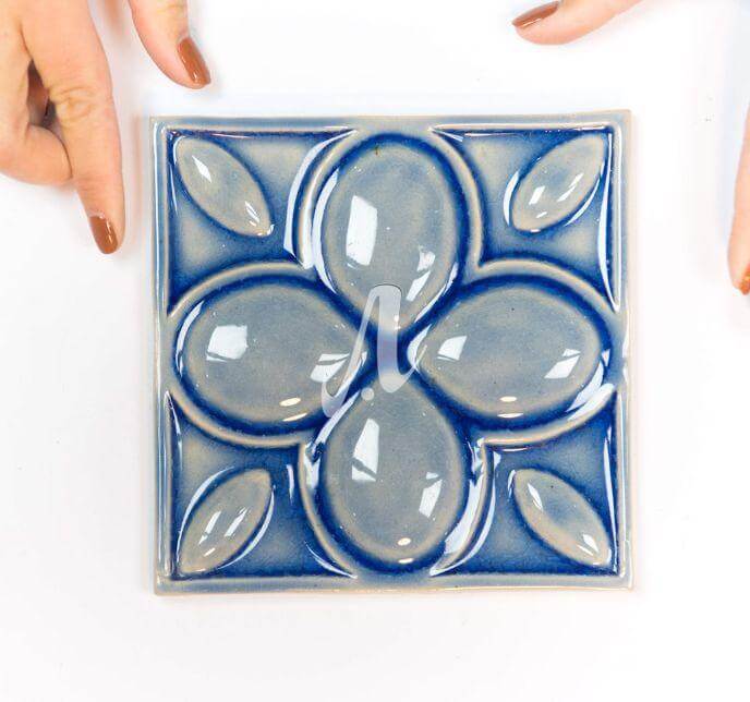 gach-3D-diem-15x15-hoa-4-canh-xanh-co-ban_(1) Gạch điểm 3D 15x15 hoa 4 cánh xanh coban