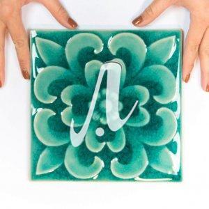 Gạch điểm 3D 20x20 hoa trái tim xanh lục bảo