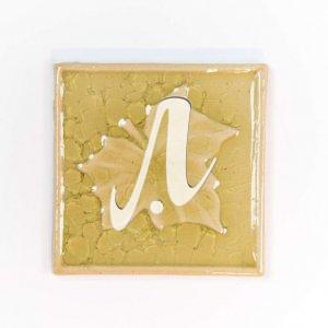 Gạch điểm 3D lá phong trắng kem 10x10